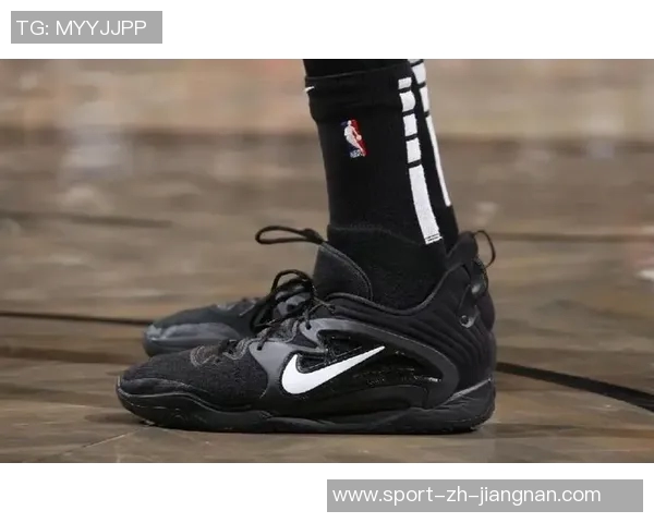 森林狼官方社媒展示爱德华兹新战靴AE2引发球迷热议是否比第一代更出色 森林狼官方社媒展示爱德华兹新战靴AE2引发球迷热议是否比第一代更出色