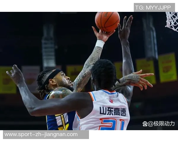 小南斯盛赞亨特如同莱昂纳德般出色表现助力全场胜利 小南斯盛赞亨特如同莱昂纳德般出色表现助力全场胜利