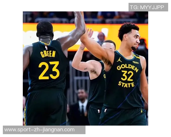 库里在奥兰多客场穿哈达威蓝喷引发球迷热议乱穿鞋时代来临